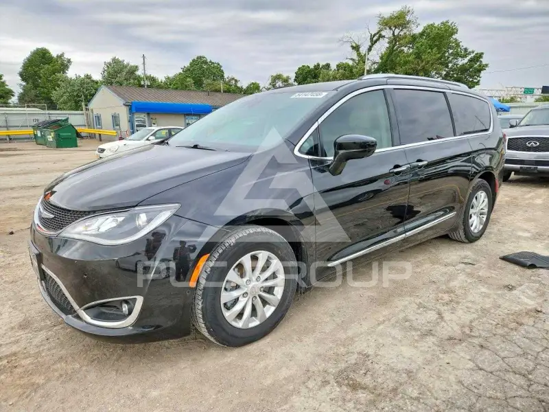 2018 Chrysler PACIFICA photo