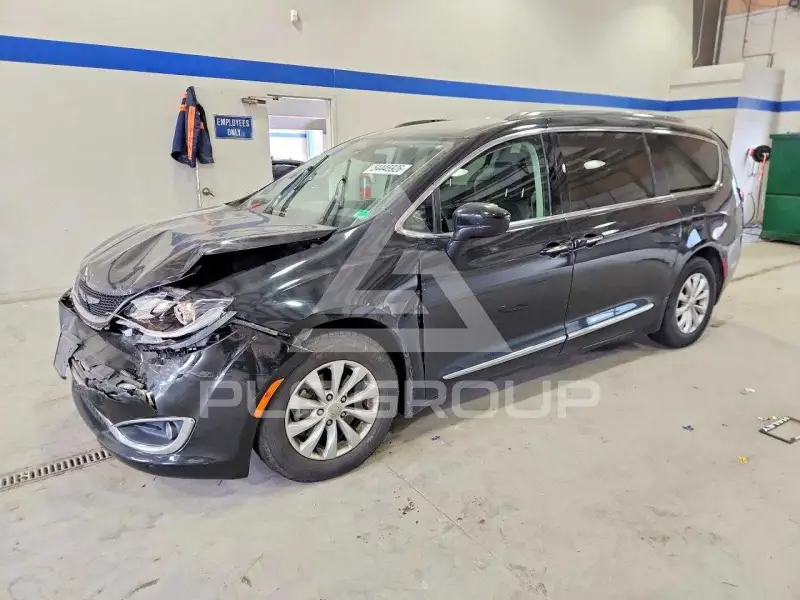 2018 Chrysler PACIFICA photo