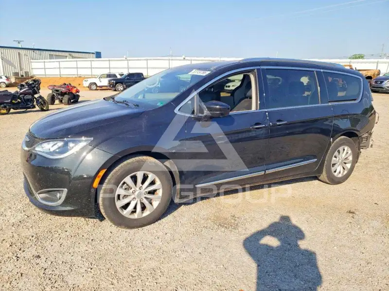 2018 Chrysler PACIFICA photo