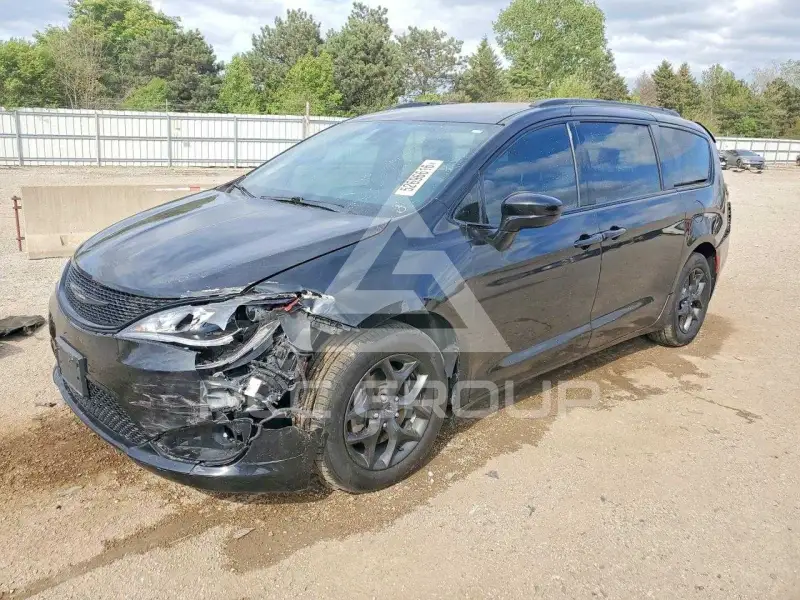2018 Chrysler PACIFICA photo
