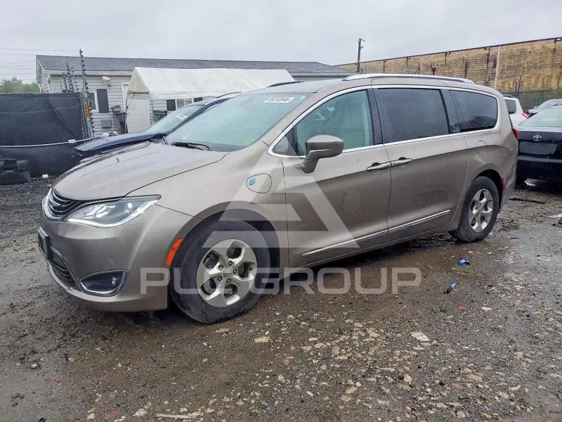 2018 Chrysler PACIFICA photo