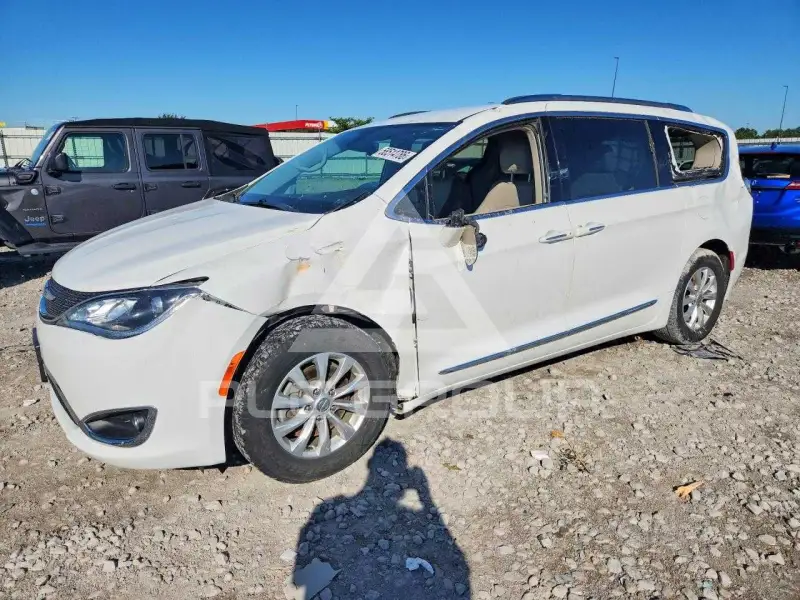 2018 Chrysler PACIFICA photo