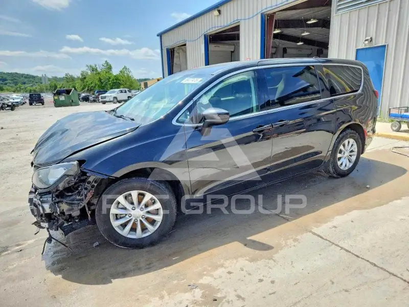 2018 Chrysler PACIFICA photo