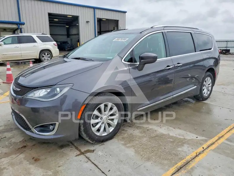 2018 Chrysler PACIFICA photo