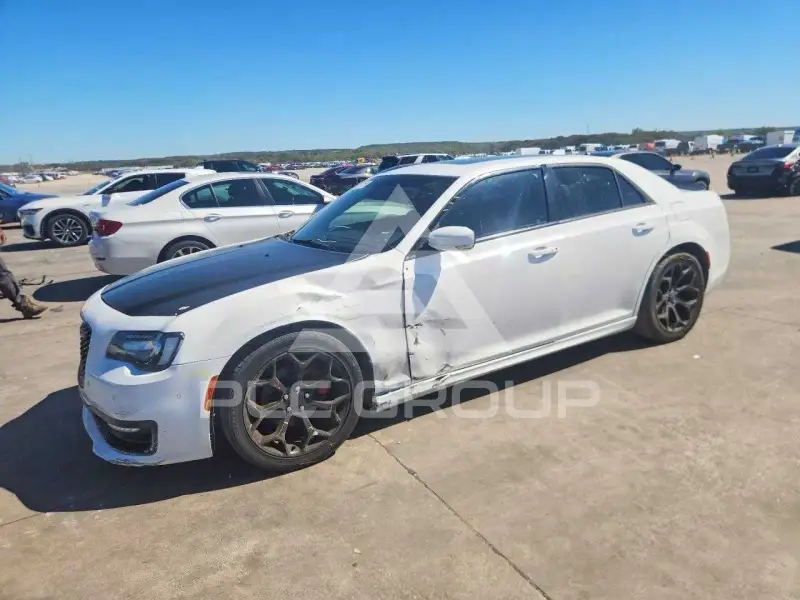 2018 Chrysler 300 photo