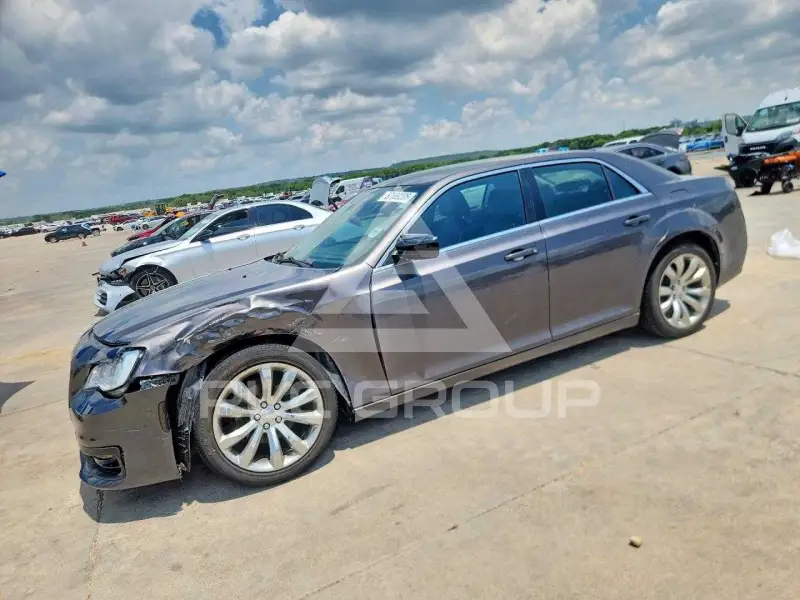 2018 Chrysler 300 фото