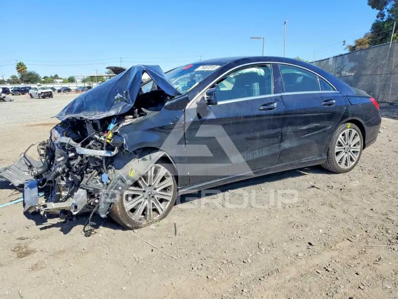 2018 Mercedes Benz CLA-Class фото