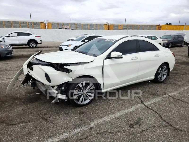 2018 Mercedes Benz CLA-Class фото