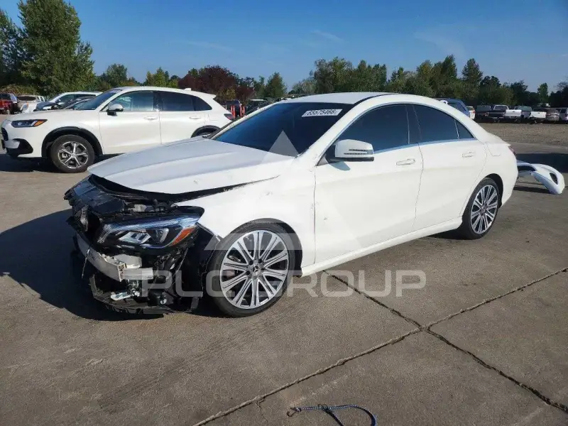 2018 Mercedes Benz CLA-Class фото