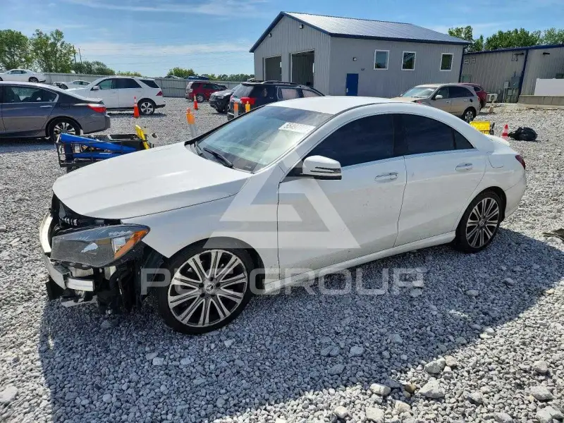 2018 Mercedes Benz CLA-Class фото