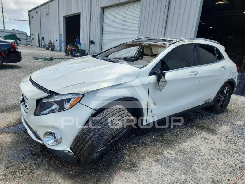 2018 Mercedes Benz GLA-Class фото