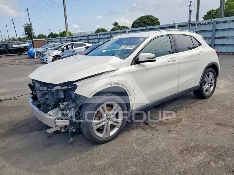 2018 Mercedes Benz GLA-Class photo