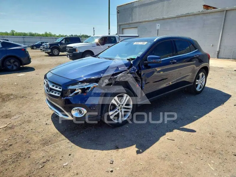 2018 Mercedes Benz GLA-Class фото