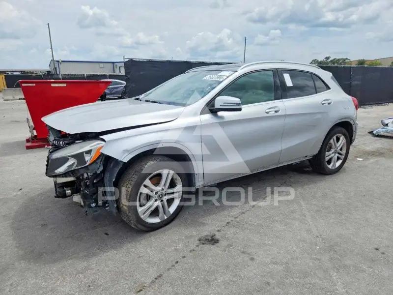2018 Mercedes Benz GLA-Class фото