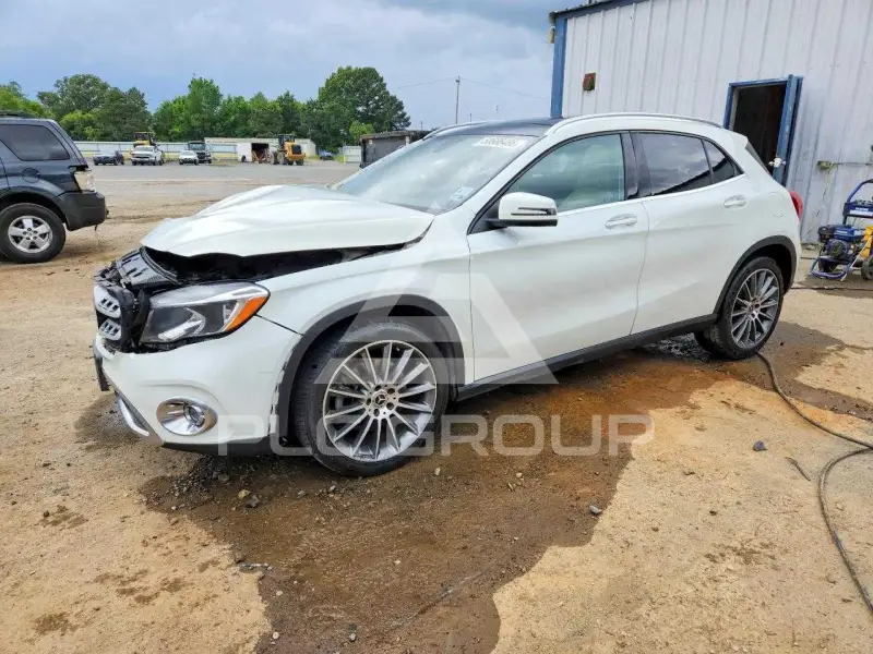 2018 Mercedes Benz GLA-Class фото