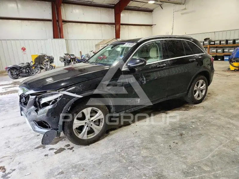 2018 Mercedes Benz GLC-Class фото