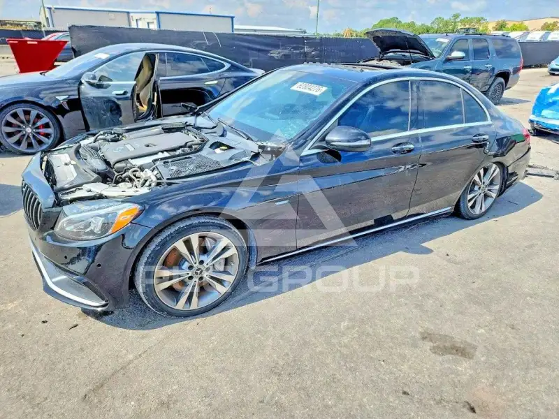 2018 Mercedes Benz C-Class фото