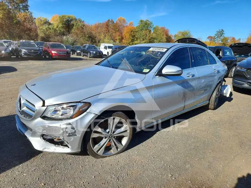 2018 Mercedes Benz C-Class photo