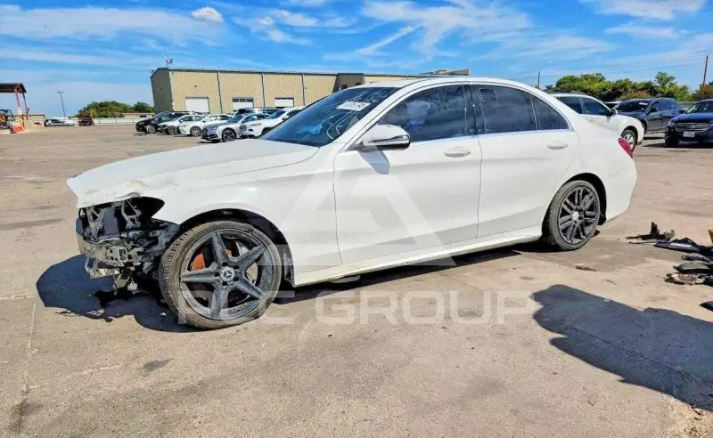 2018 Mercedes Benz C-Class photo