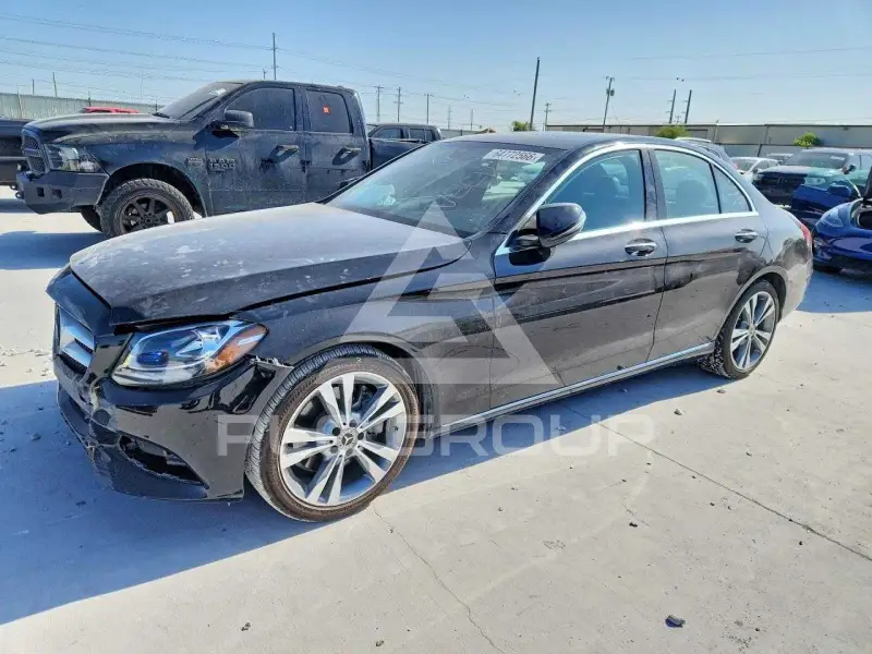 2018 Mercedes Benz C-Class photo