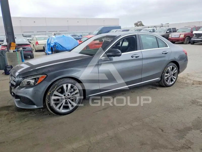 2018 Mercedes Benz C-Class photo