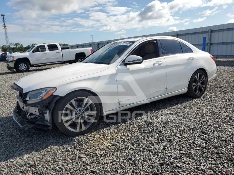 2018 Mercedes Benz C-Class photo