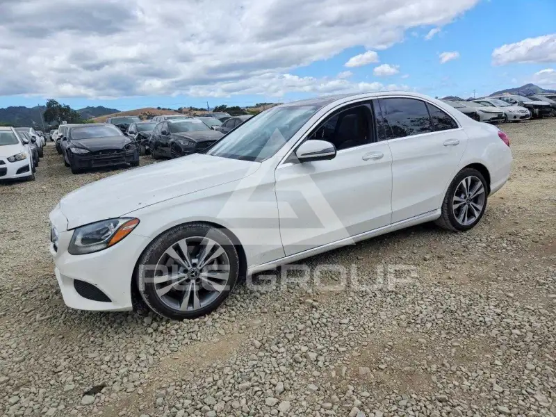2018 Mercedes Benz C-Class photo