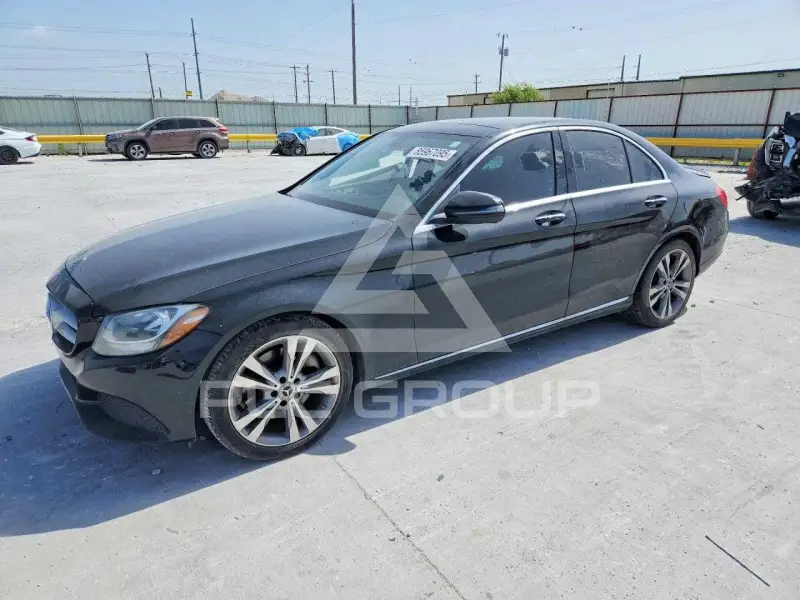 2018 Mercedes Benz C-Class photo