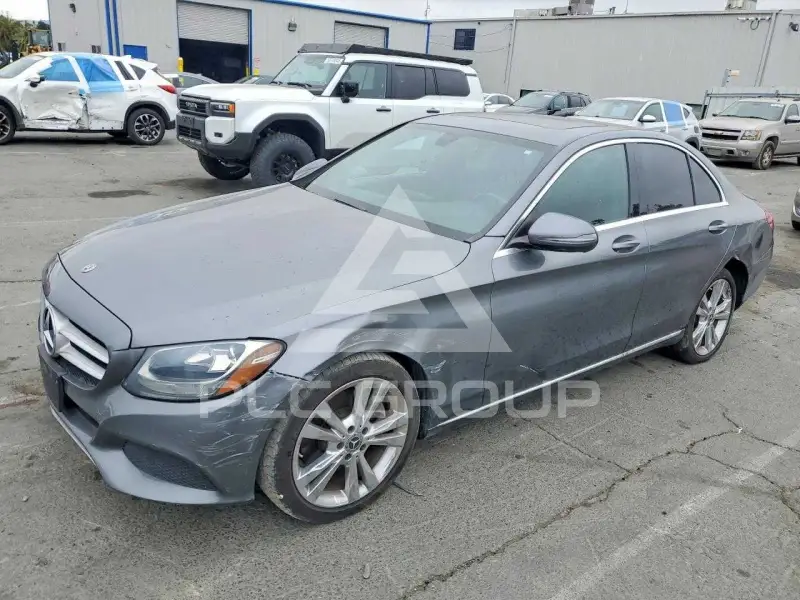 2018 Mercedes Benz C-Class фото