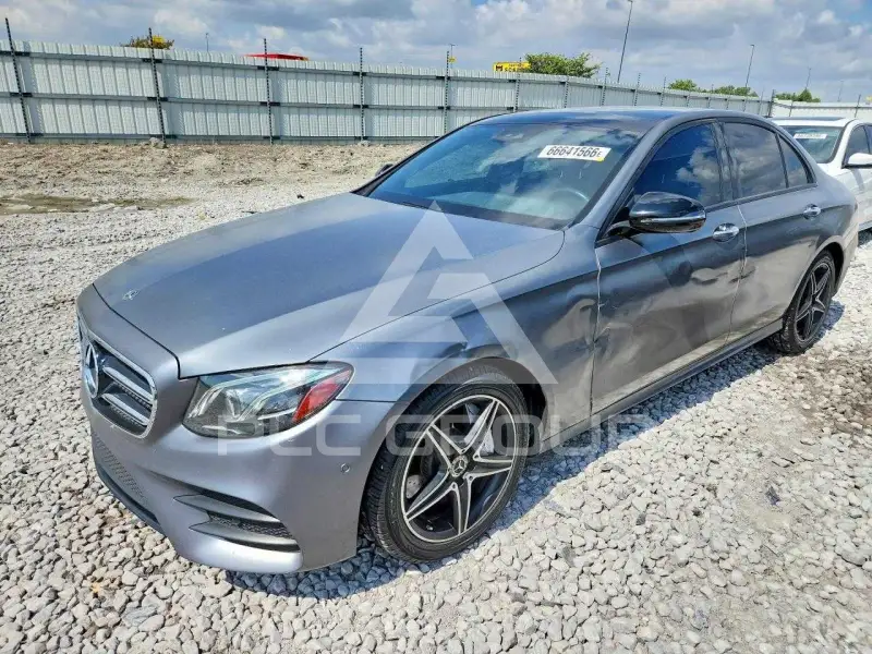 2018 Mercedes Benz E-Class фото