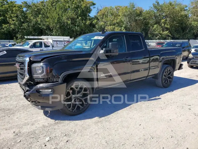 2018 GMC Sierra photo