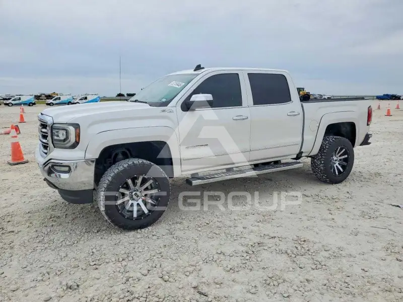 2018 GMC Sierra photo