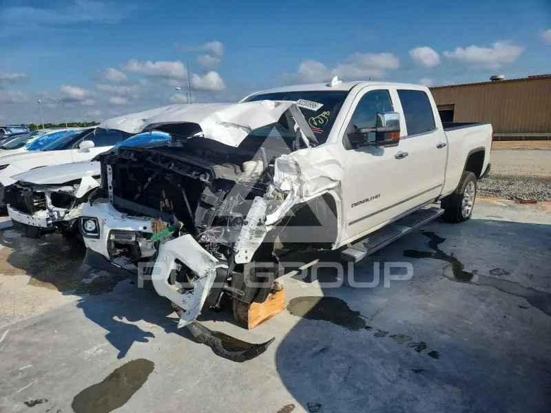 2018 GMC Sierra photo