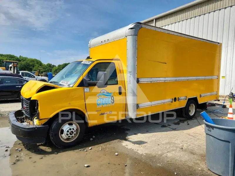 2018 GMC Savana photo