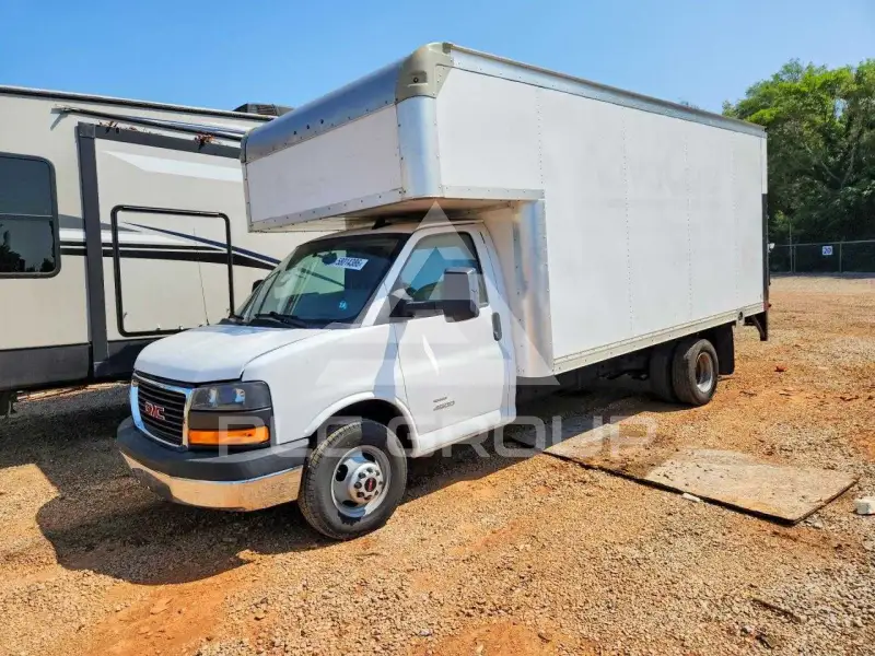 2018 GMC Savana photo