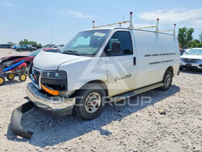 2018 GMC Savana photo