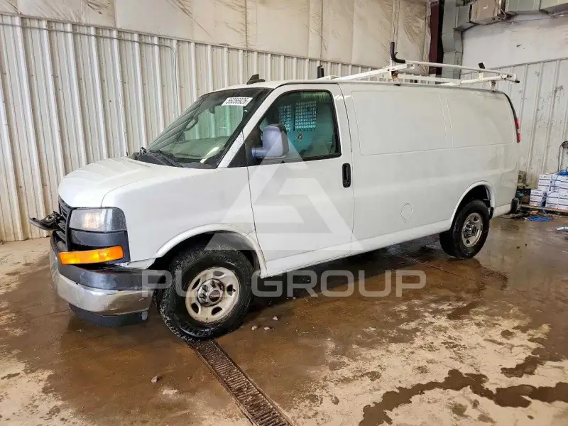 2018 GMC Savana photo