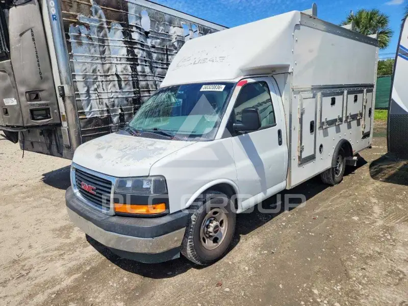 2018 GMC Savana photo