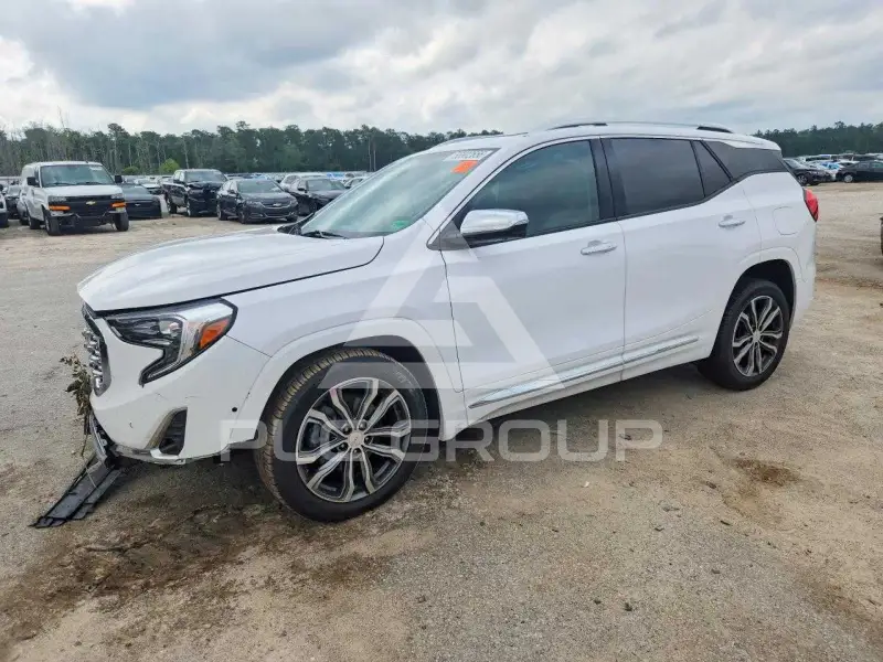 2018 GMC TERRAIN photo