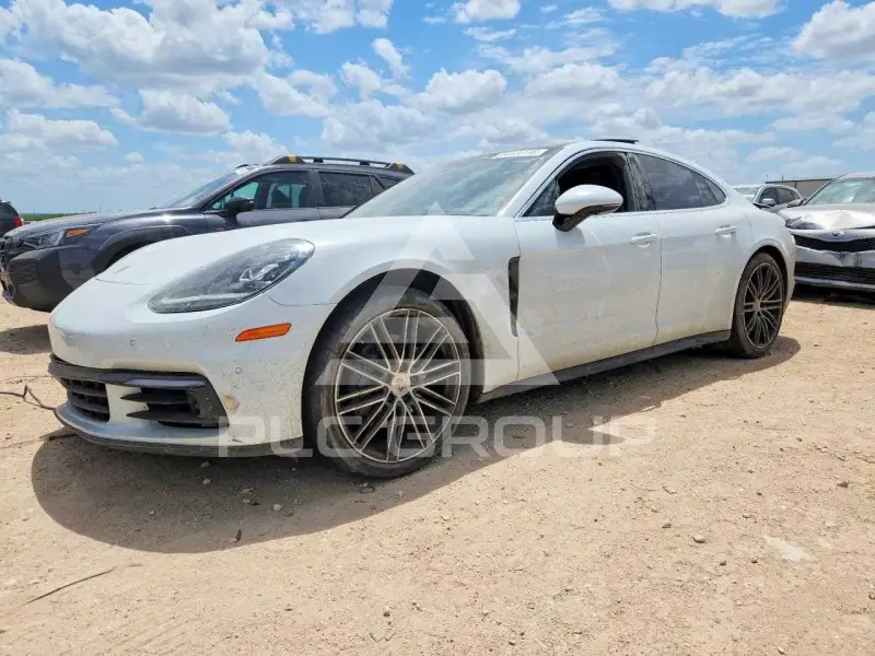 2018 Porsche Panamera photo