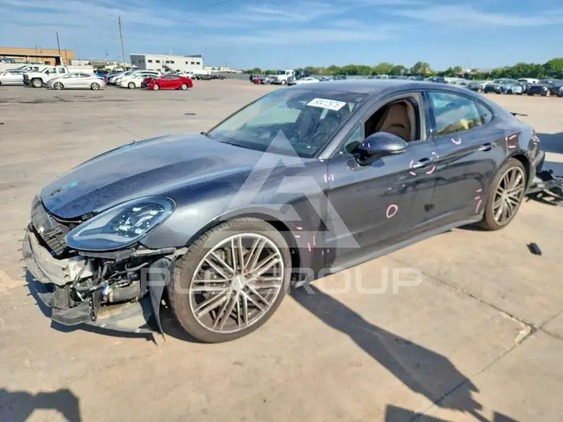 2018 Porsche Panamera photo