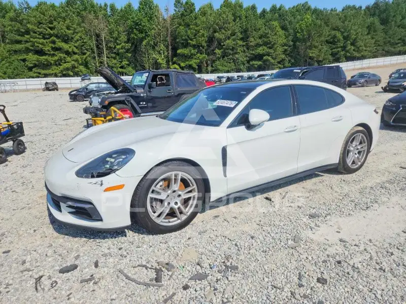2018 Porsche Panamera photo