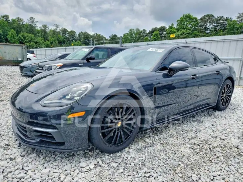 2018 Porsche Panamera photo