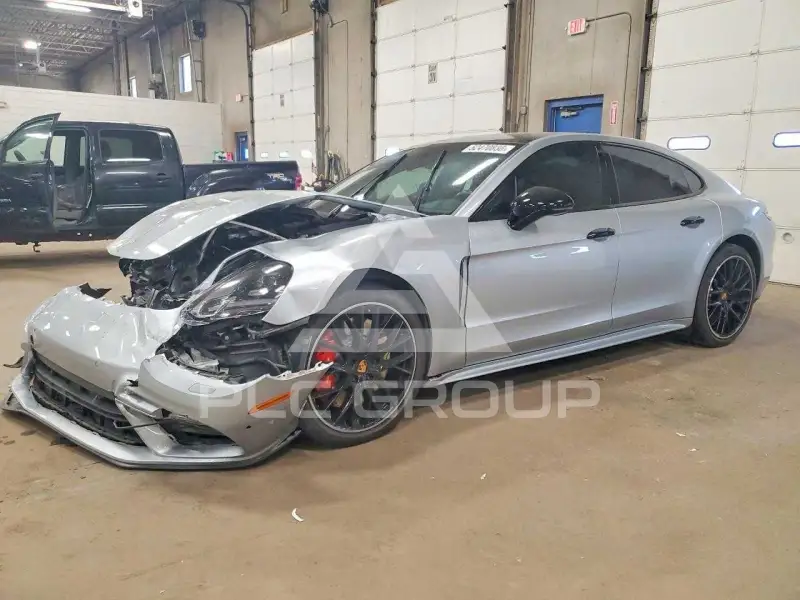 2018 Porsche Panamera photo