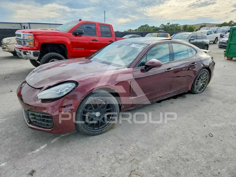 2018 Porsche Panamera photo