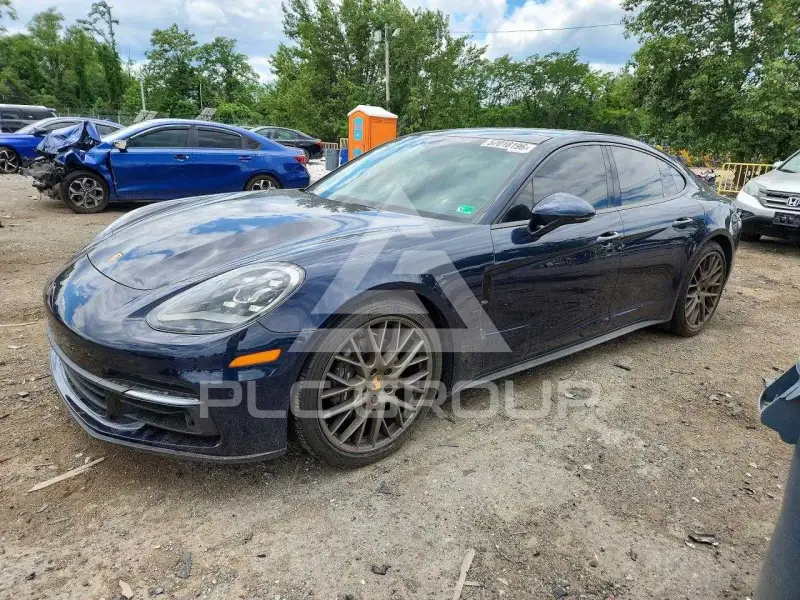 2018 Porsche Panamera photo