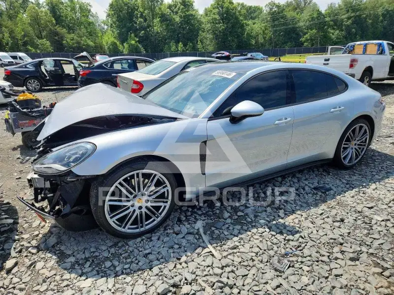 2018 Porsche Panamera photo