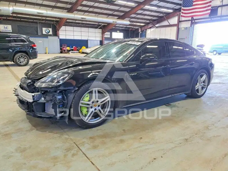 2018 Porsche Panamera photo