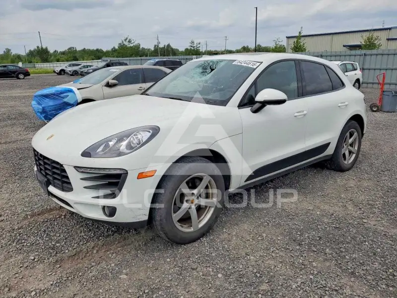 2018 Porsche MACAN photo