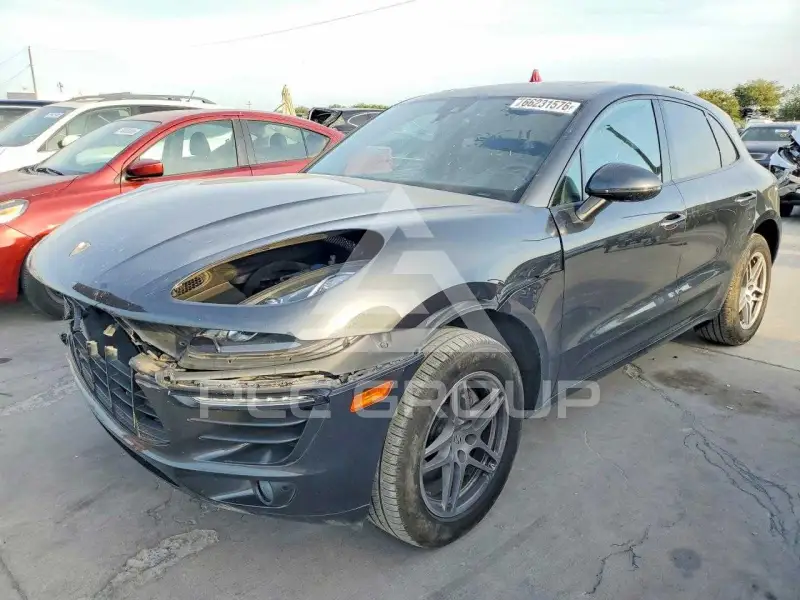 2018 Porsche  photo